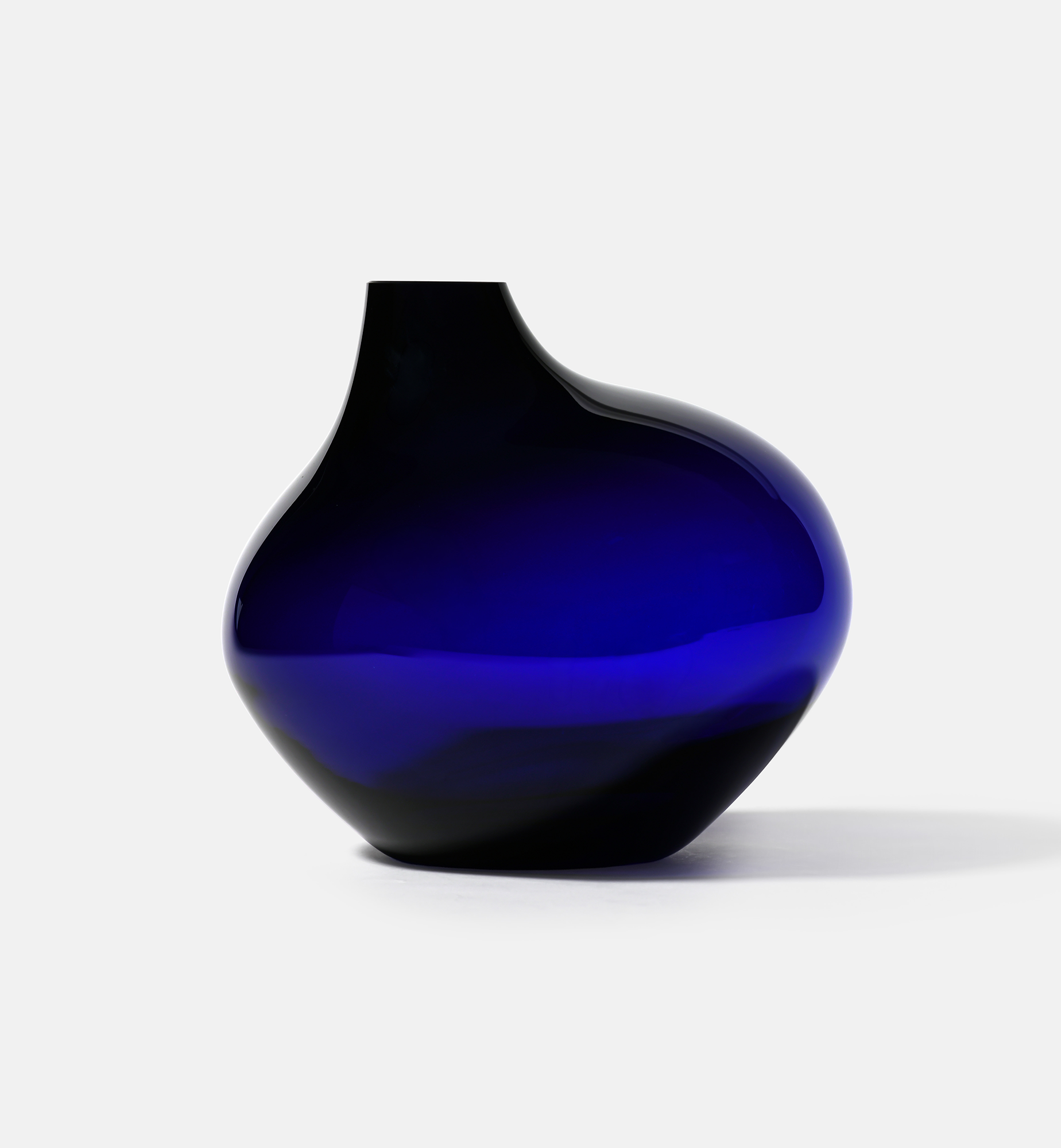 PEBBLE 2017 Vase, Cobalt, 20 cm