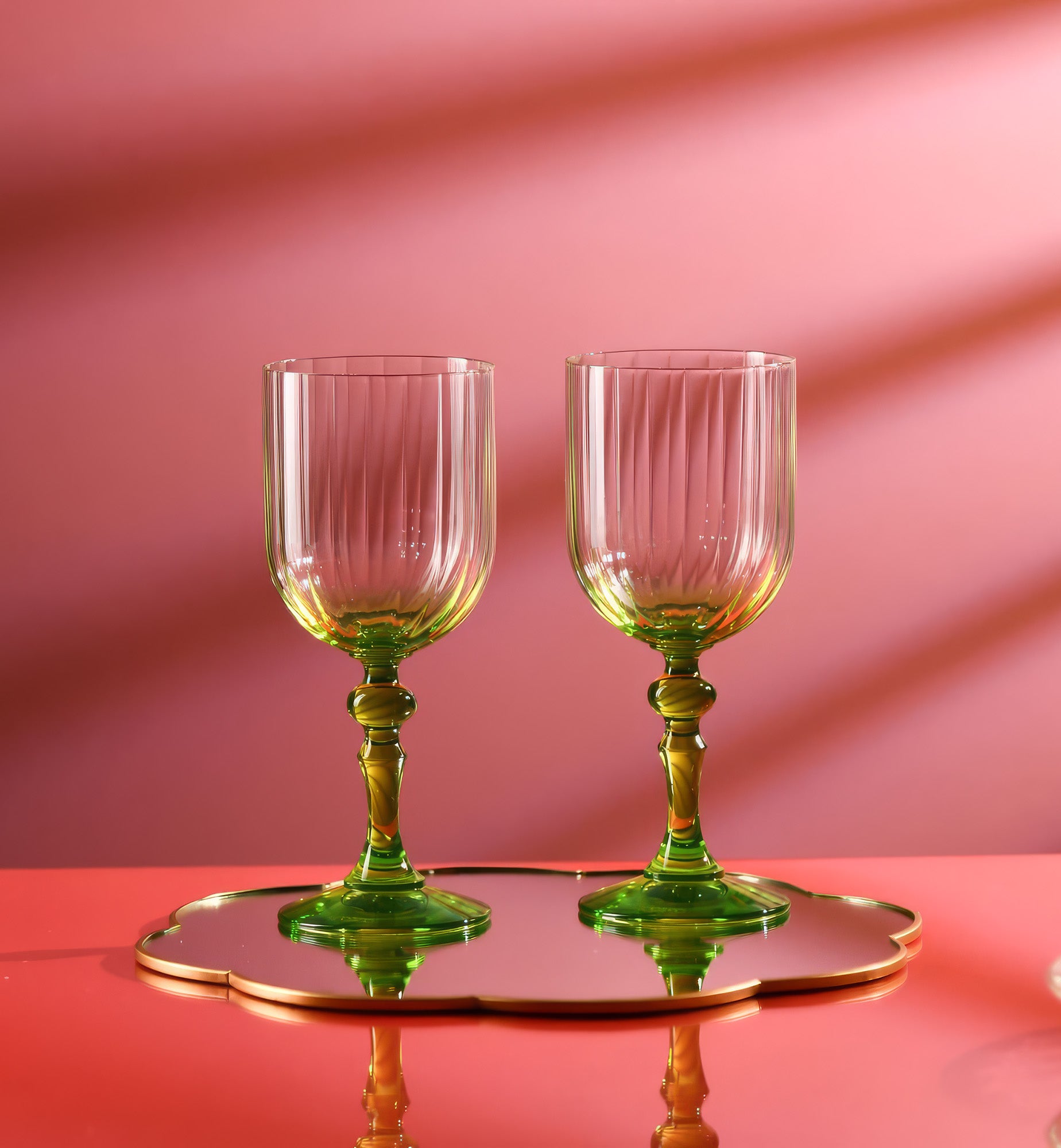 Cieniowane kieliszki do wina z zieloną nóżką 300 ml