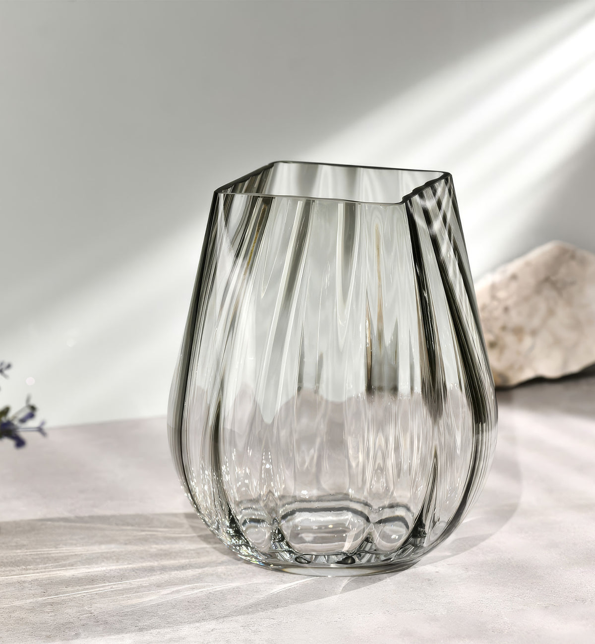 Massive geriffelte Vase mit quadratischem Rand, Rauchig, 25,5 cm – 1 Stk. – Offizieller KROSNO Shop