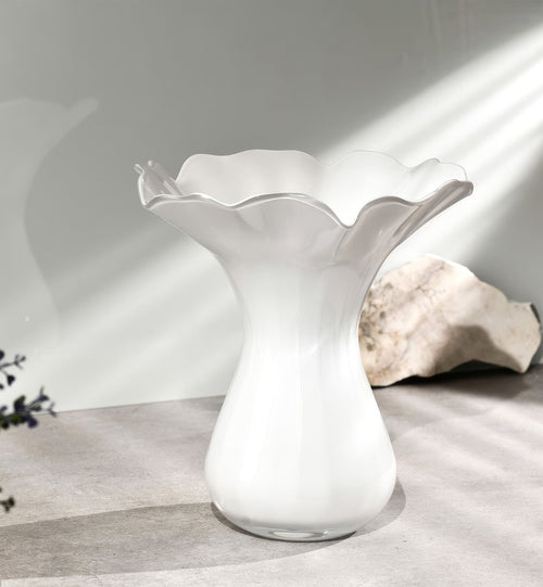 Weiße Vase mit Rüsche 28 cm